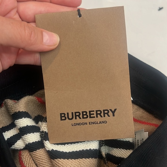 Burberry boys size 8 - Picture 6 of 6